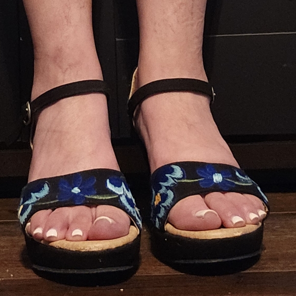 Floral Embroidered Women's Wedge Sandals/ - Picture 11 of 15